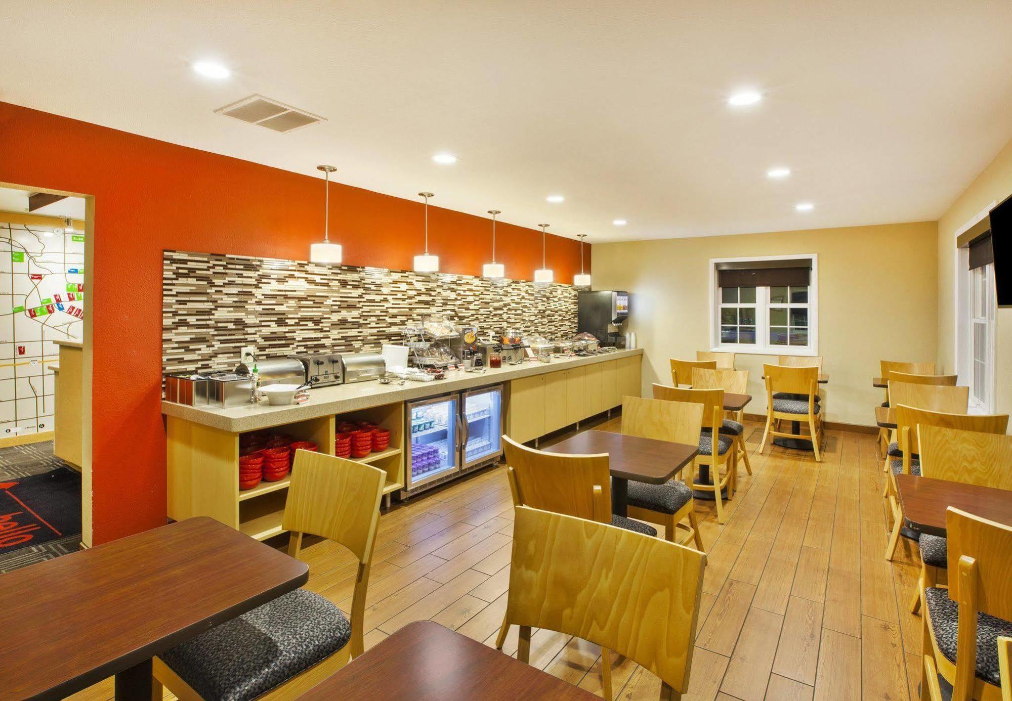Towneplace Detroit 3*