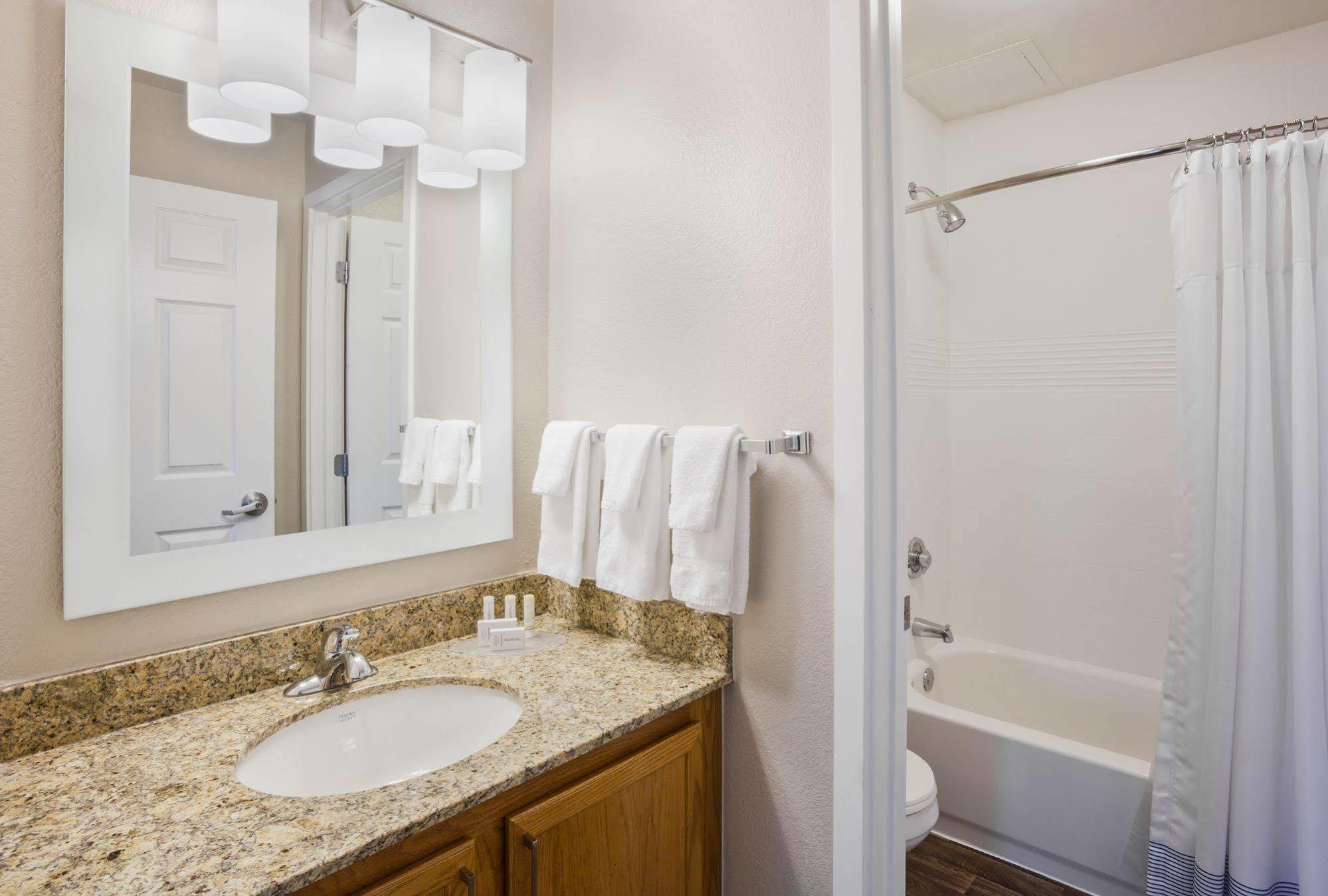 Towneplace Detroit 3*